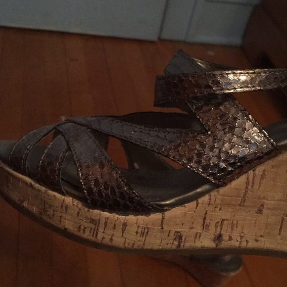 Kelly and Katie Wedges/platforms - Picture 2 of 8